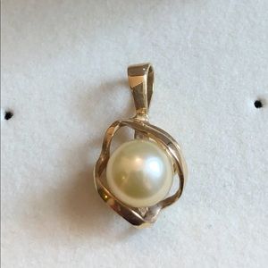 Pearl pendant